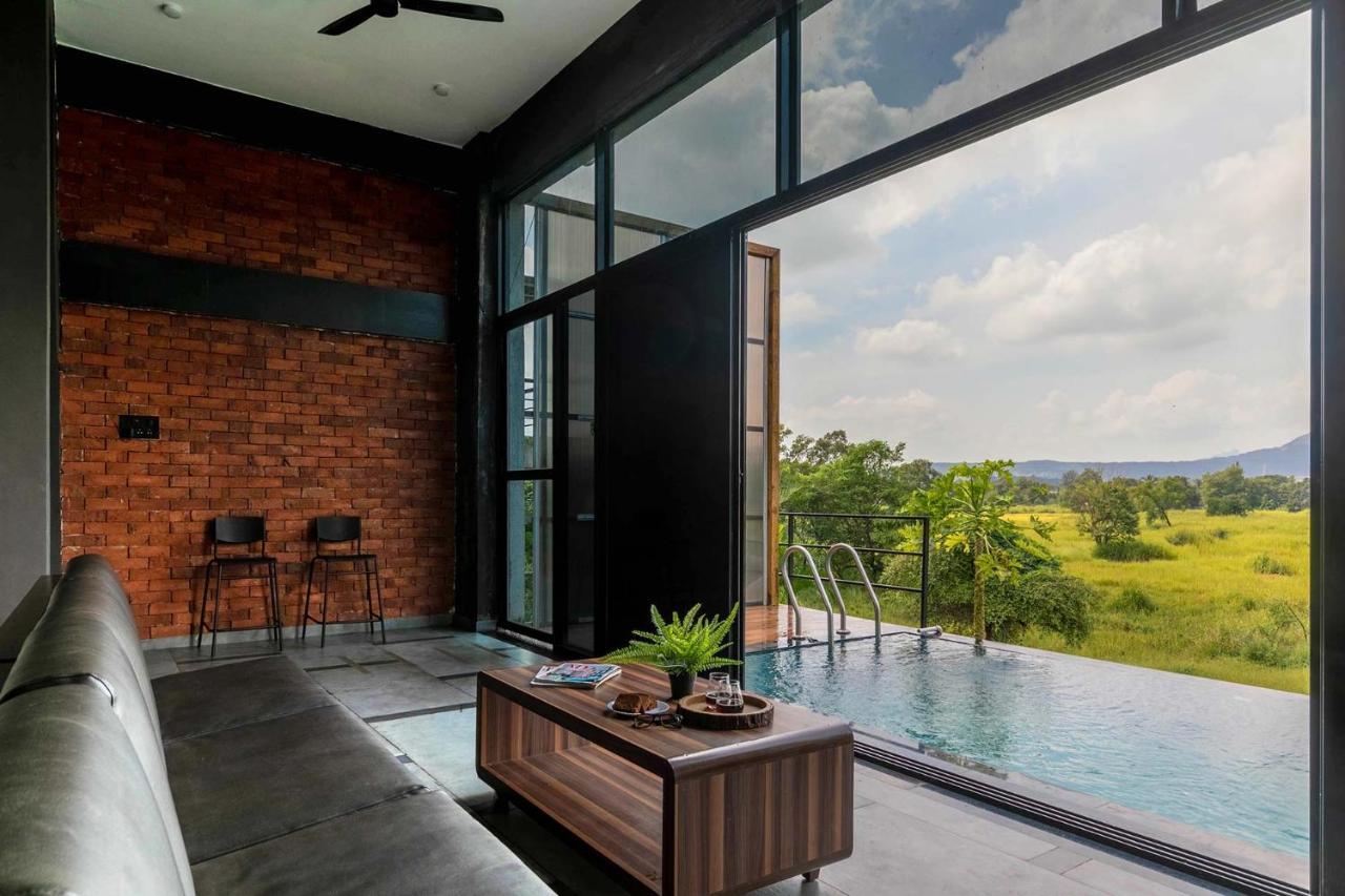 קארג'אט Two Villa By Stayvista With Infinity Pool, Farm & Mountain Views, Modern Interiors מראה חיצוני תמונה