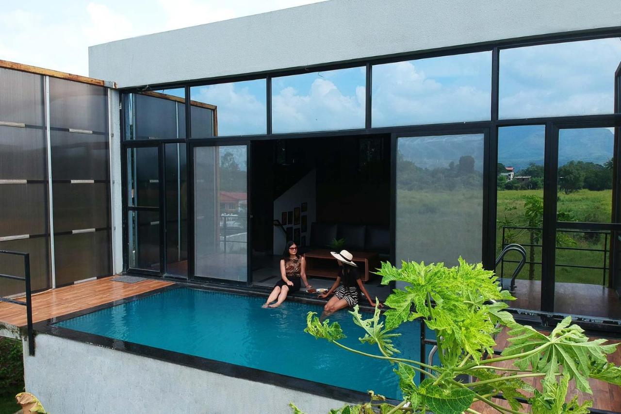 קארג'אט Two Villa By Stayvista With Infinity Pool, Farm & Mountain Views, Modern Interiors מראה חיצוני תמונה